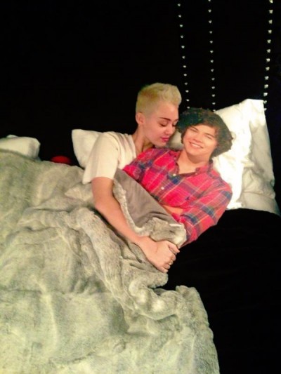 Miley In bed with Harry??