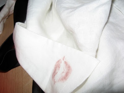 Removes Stains from Clothes Better than Detergents