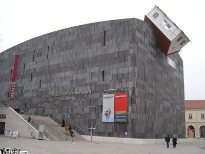 Tumbling house, Vienna