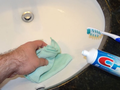 A Professional Sink Cleaner