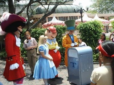 Even the Disney Princesses Pick up the Trash, in Style