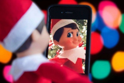 Elf on the Shelf – Taking a Selfie