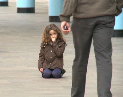 Employees Keep an Eye on Lone Wandering Kids