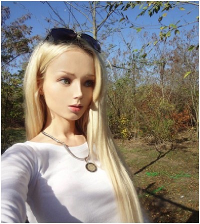 Valeria Lukyanova - Lifeless