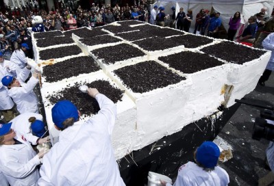 The biggest ice cream cake