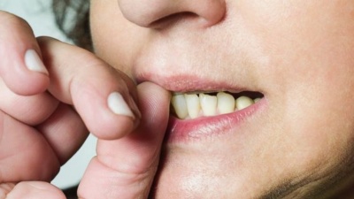 Nail-biting Transfers Germs Into Your Mouth