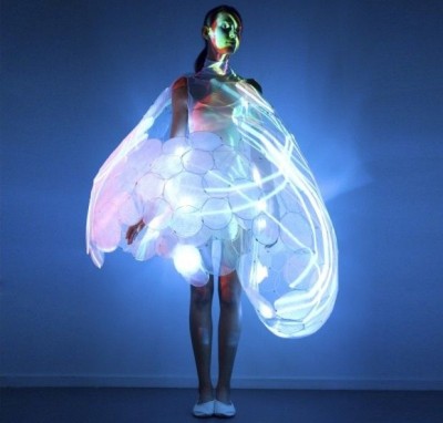 It glows??