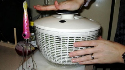 Use a Salad Spinner Instead of a Dryer to Dry a Bra 