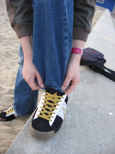 Tying Shoelaces