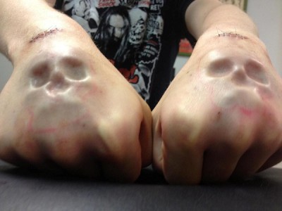 Skull hands