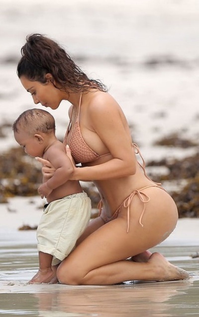 Kim Kardashian West's Legs and Feet