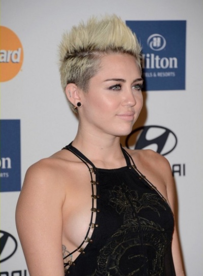 Miley Joins The Show Your Side Boobs Trend