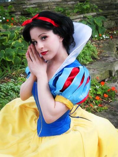 Snow white cosplay